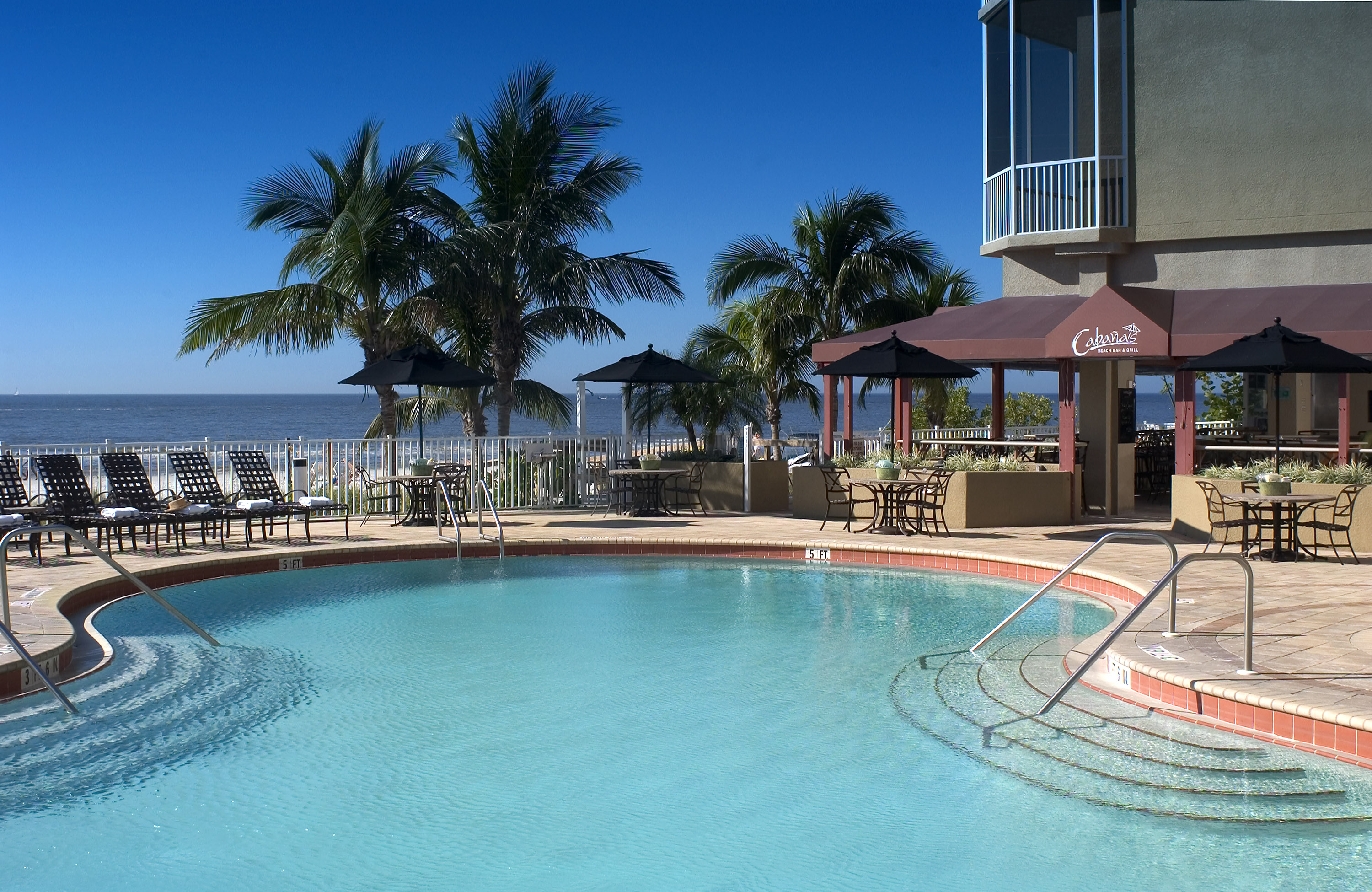 DiamondHead Pool - Cabanas Beach Bar