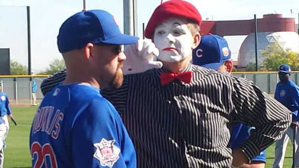 Mime leads Cubs’ Pregame Stretch Routine