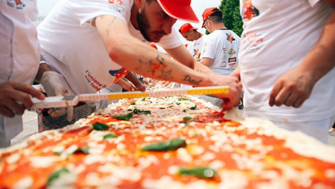 BEHOLD, the WORLD’S LONGEST PIZZA!