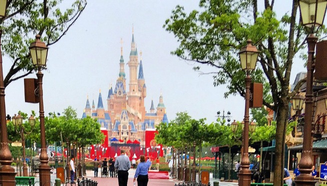 New 5.5 Billion Dollar Disneyland opens in China