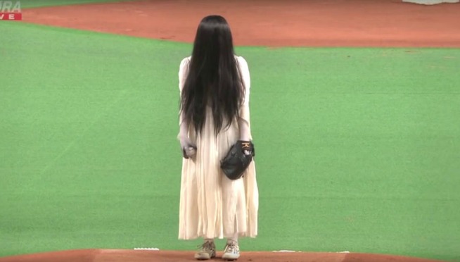 ‘The Ring’ takes on’the Grudge’ in a weird baseball stunt