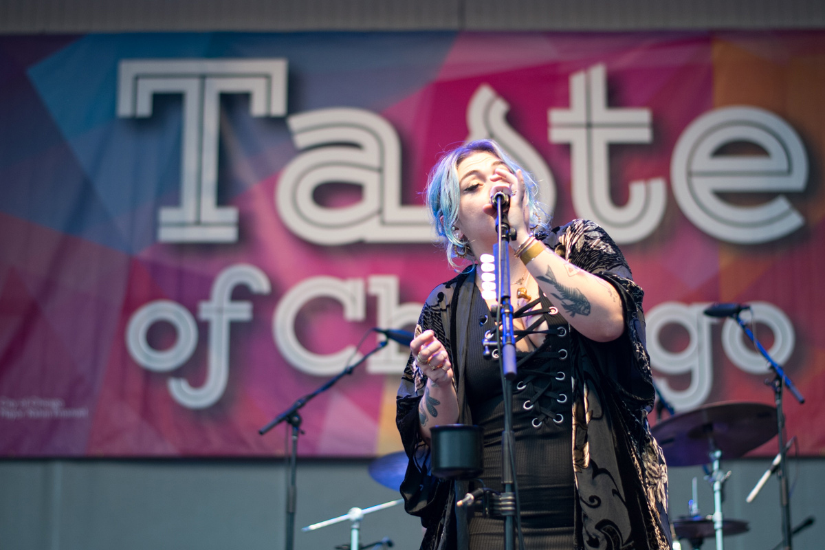 Elle King at the Taste of Chicago