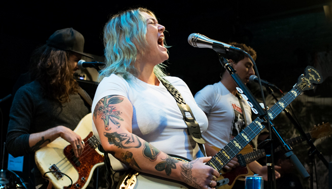 Pop-Up Performance with Elle King