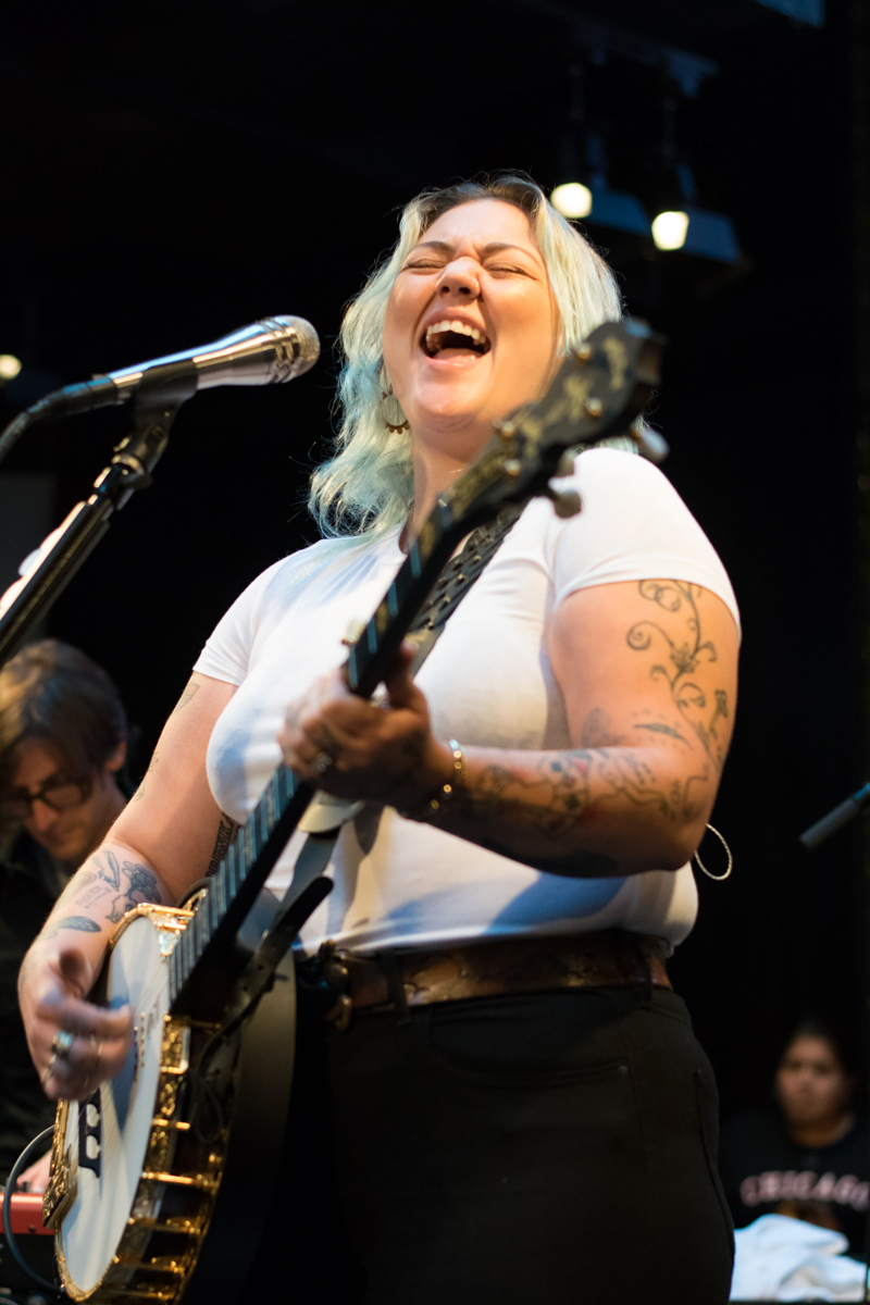 Elle King's Pop Up Performance