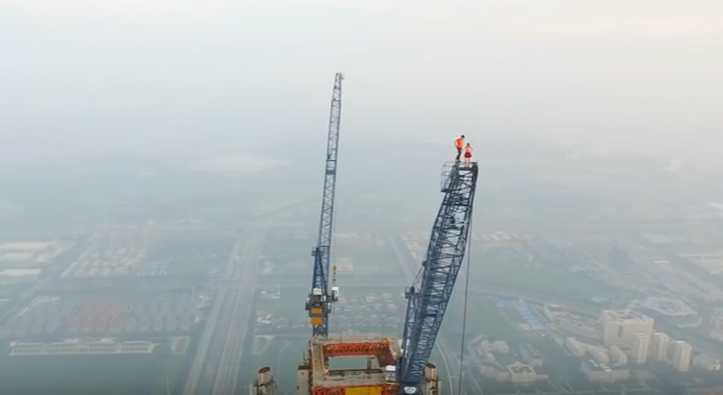 Couple Climbs Highest Construction Site in the World