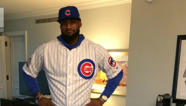 Lebron James makes good on bet, wears Cubs jersey to the UC