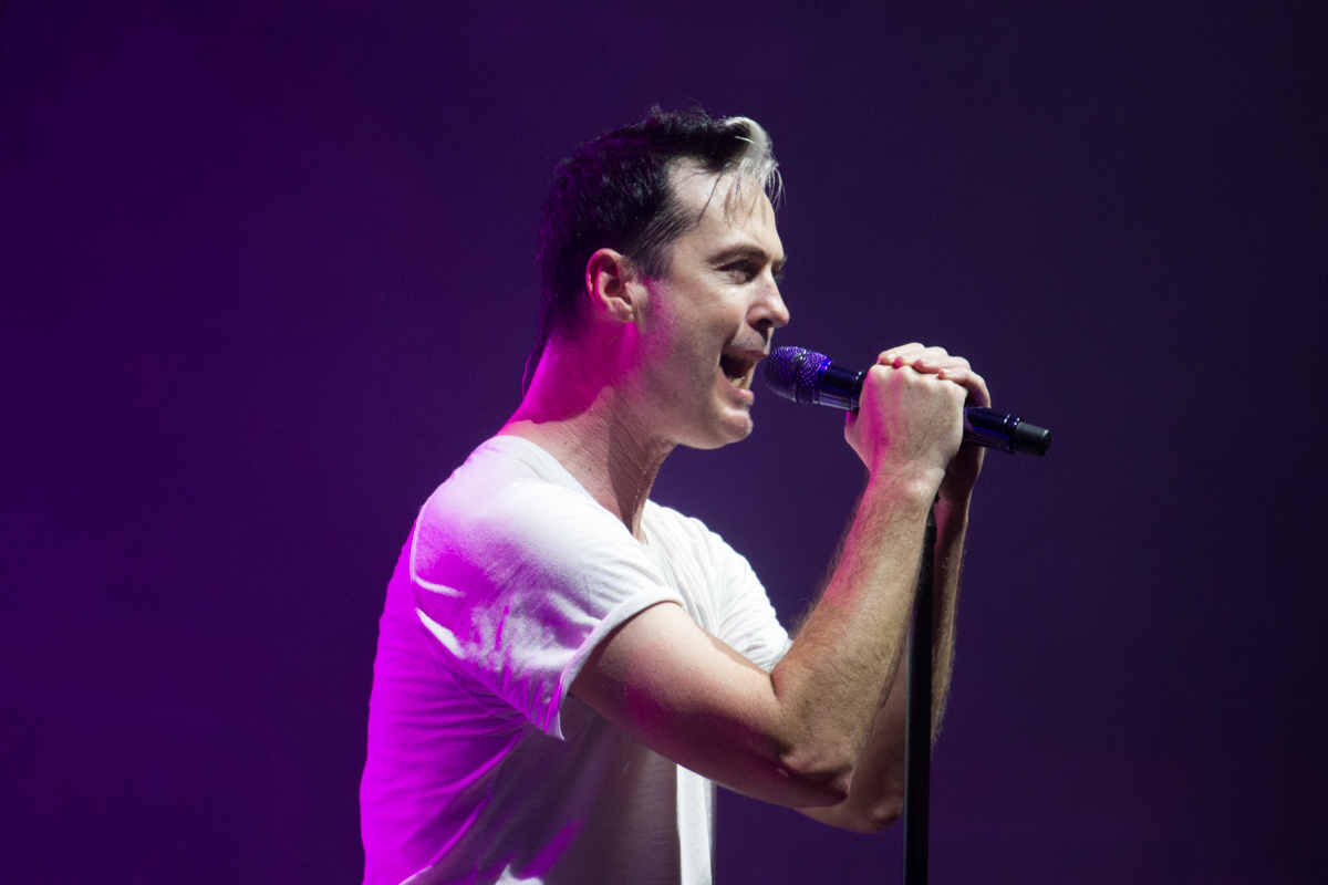 fitz-and-the-tantrums-2016-the-nights-we-stole-christmas-101wkqx-23