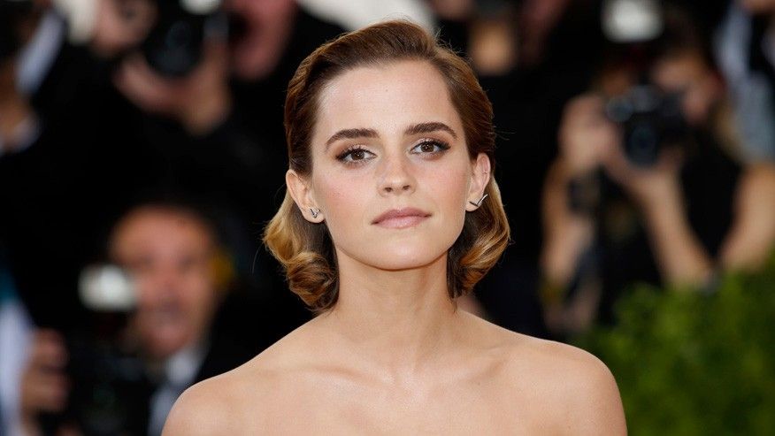Emma Watson Won’t Take Selfies With Fans