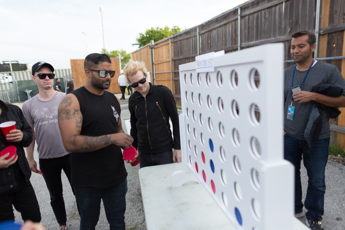 PIQNIQ 101WKQXperience: Connect 4 with Sum 41