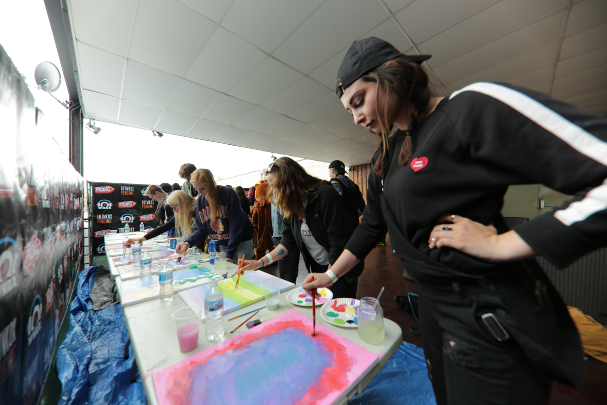 PIQNIQ 101WKQXperience: Paint Party with Warpaint
