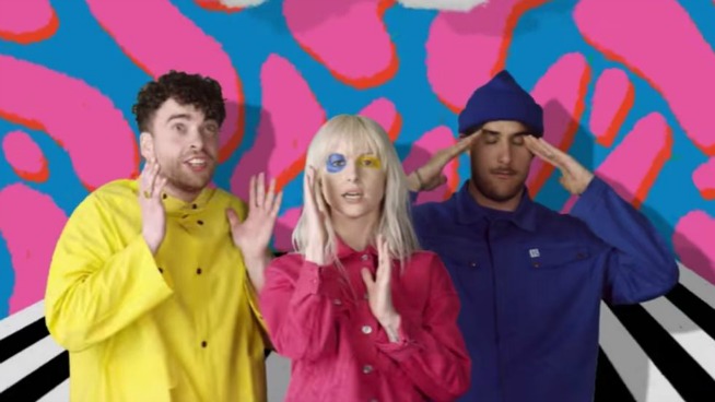 VIDEO: Paramore have a playoff hockey party to DMX